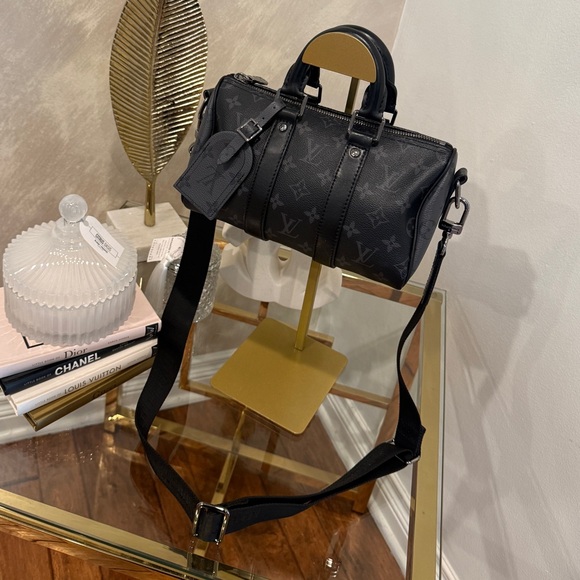 Louis Vuitton Keepall Bandoulière 25 Monogram Eclipse Reverse Canvas - Picture 4 of 16